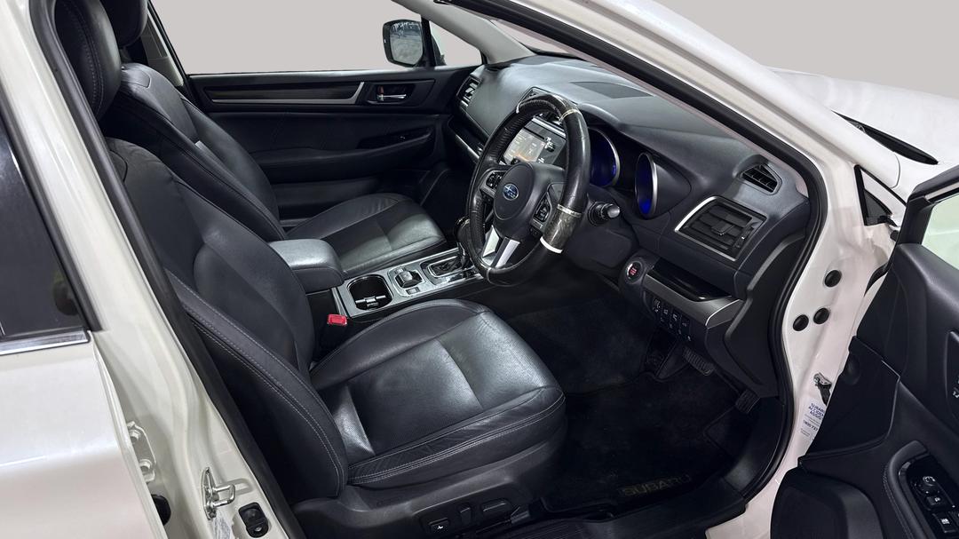 2016 Subaru Outback 2.5i Premium AWD, Automatic, 119746 km, Right Side Front Door Cabin View