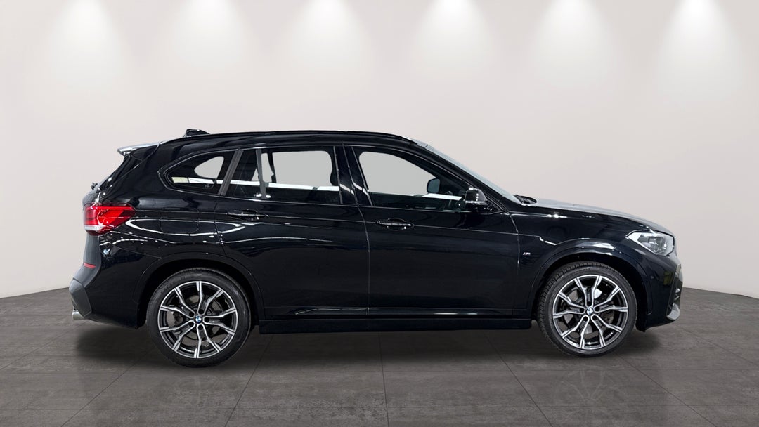 2022 BMW X1 sDrive 20i, Automatic, 38397 km, Right Side View