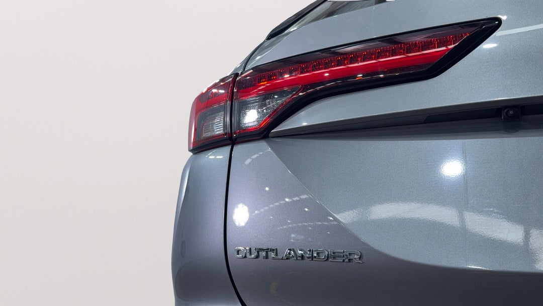 2023 Mitsubishi Outlander Phev Exceed 5+2 Seat (AWD), Automatic, 73779 km, Badge (Boot Left Side)