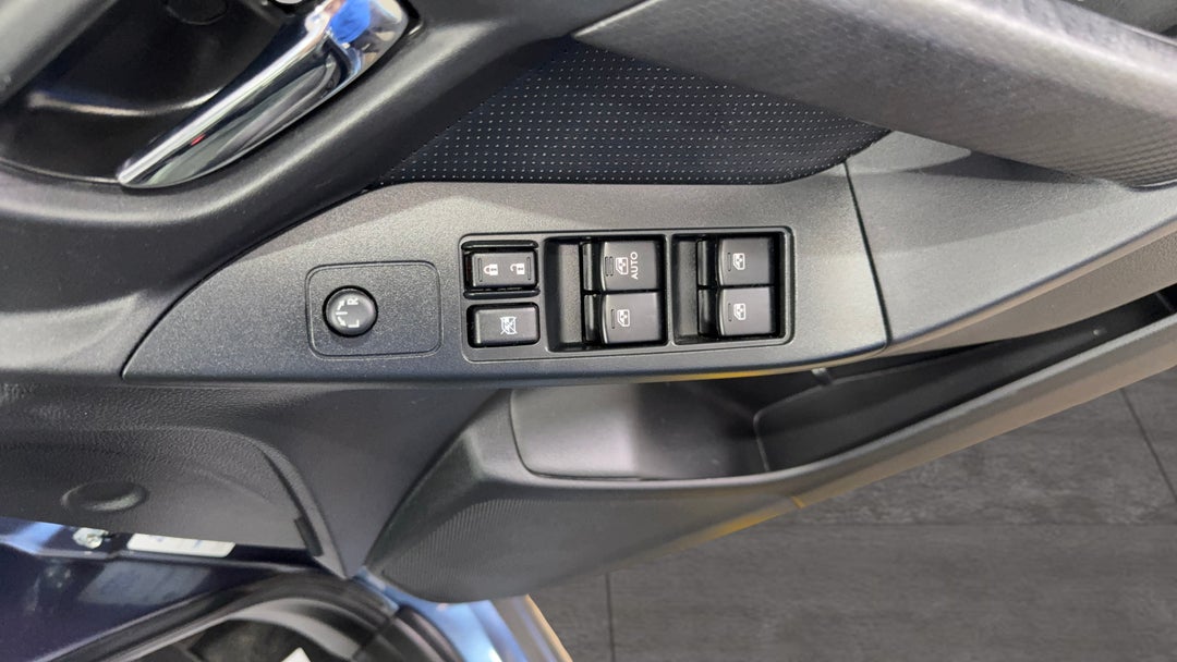 2015 Subaru Forester 2.5i-s, Automatic, 103602 km, Drivers Side Door Panel Controls