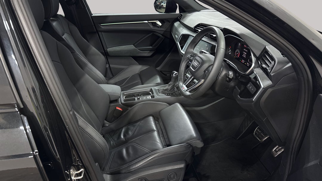 2025 Audi Q3 40 Tfsi Quattro S Line, Automatic, 10429 km, Right Side Front Door Cabin View