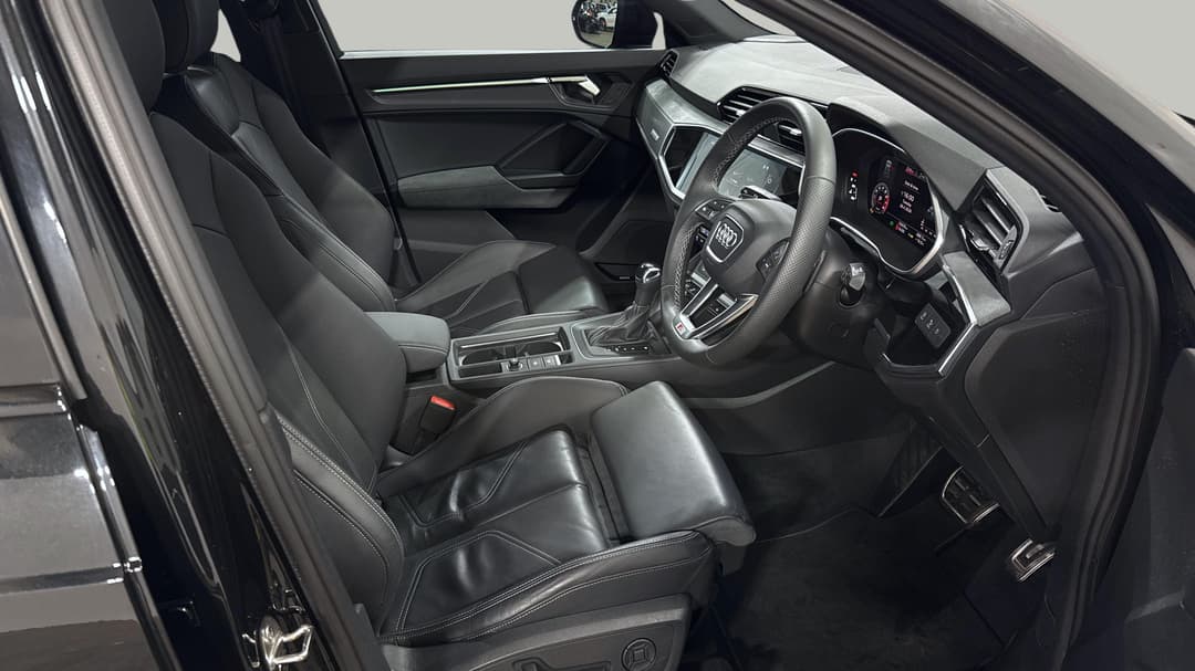 2025 Audi Q3 40 Tfsi Quattro S Line, Automatic, 10429 km, Right Side Front Door Cabin View