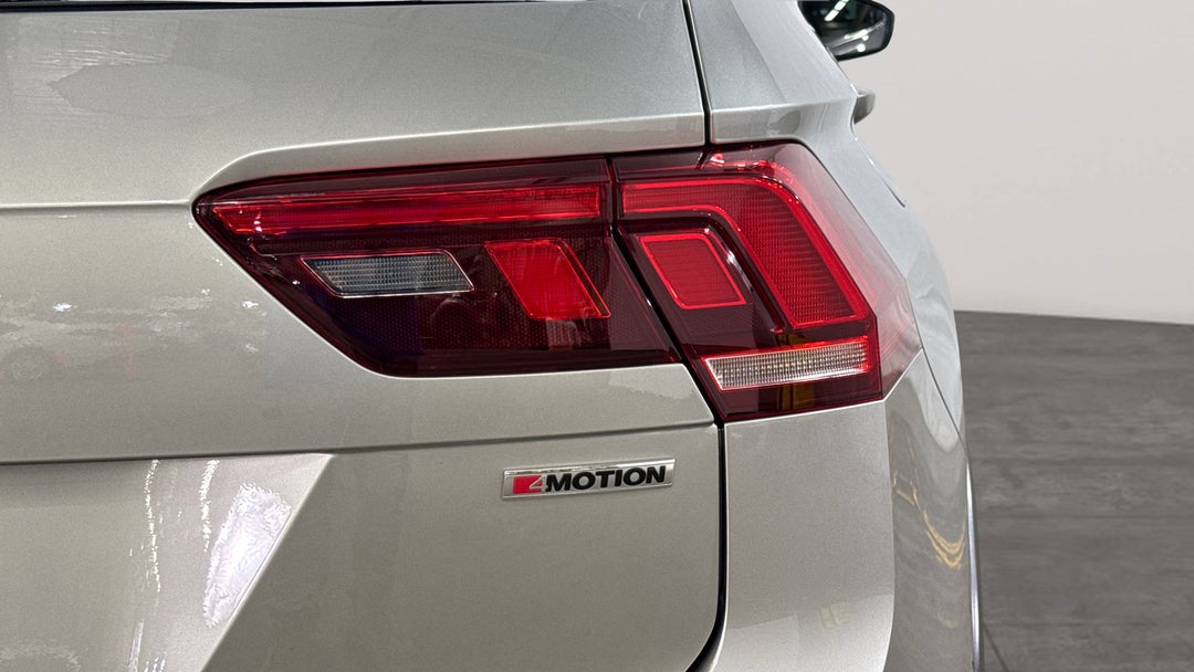2019 Volkswagen Tiguan 132 Tsi R-line Edition, Automatic, 44280 km, Badge (Boot Right Side)