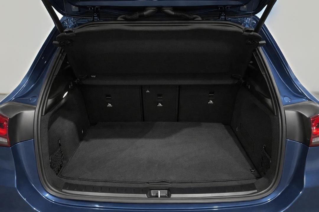 2023 Mercedes-benz GLA 250 4matic, Automatic, 40479 km, Boot Inside View