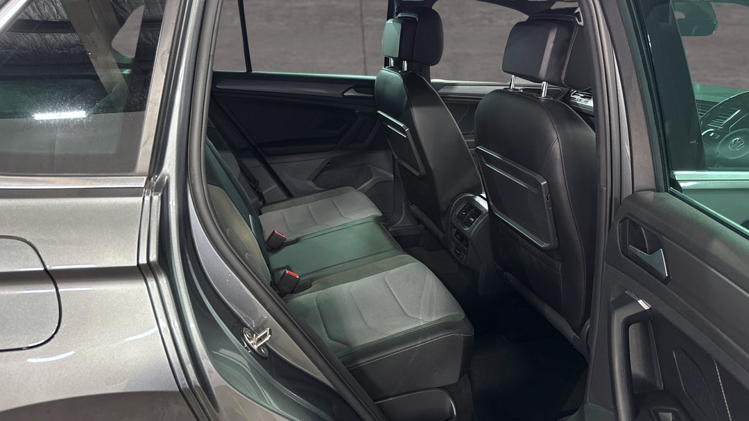 2019 Volkswagen Tiguan 132 Tsi R-line Edition, Automatic, 63435 km, Right Side Rear Door Cabin View