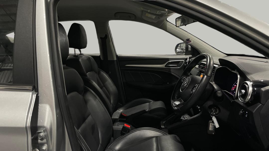 2023 MG ZS Excite, Automatic, 41504 km, Right Side Front Door Cabin View