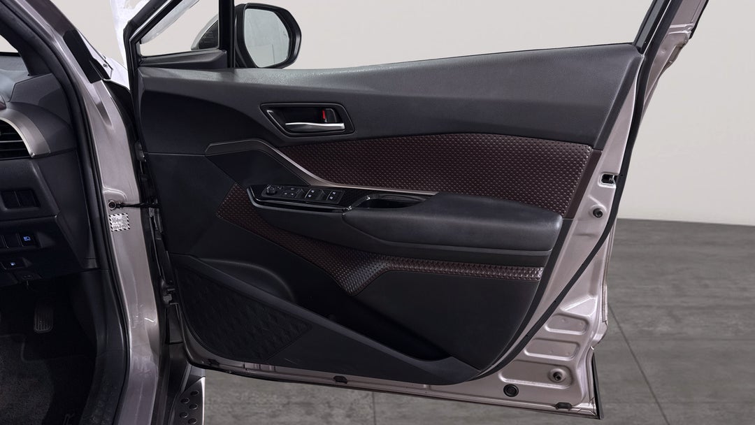 2017 Toyota C-HR Koba (AWD), Automatic, 107892 km, Speaker View