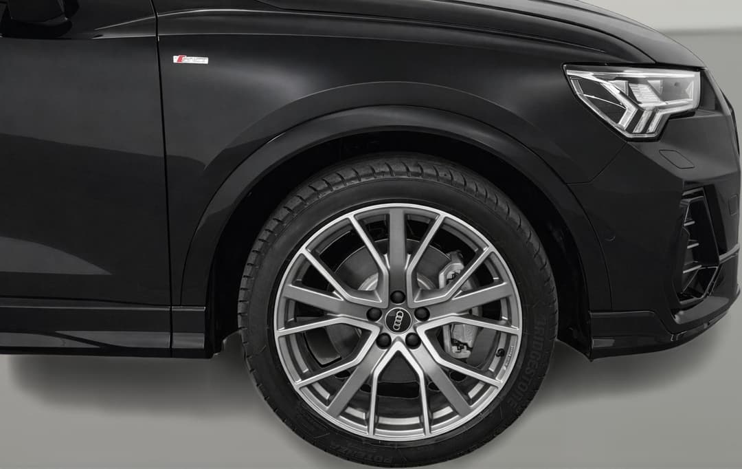 2025 Audi Q3 40 Tfsi Quattro S Line, Automatic, 10429 km, Right Front Wheel