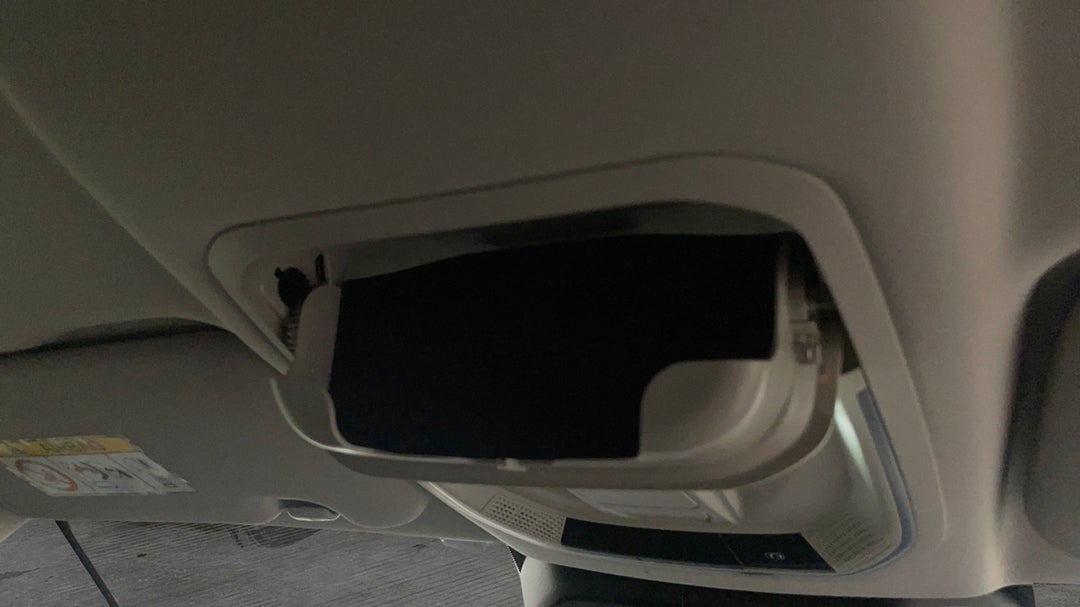 On-Roof Controls/Sunglass holder