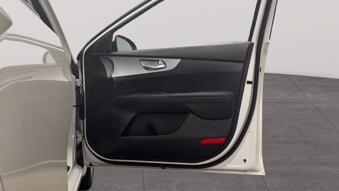 2024 Kia Cerato S, Automatic, 15084 km, Drivers Side Door Panel Controls