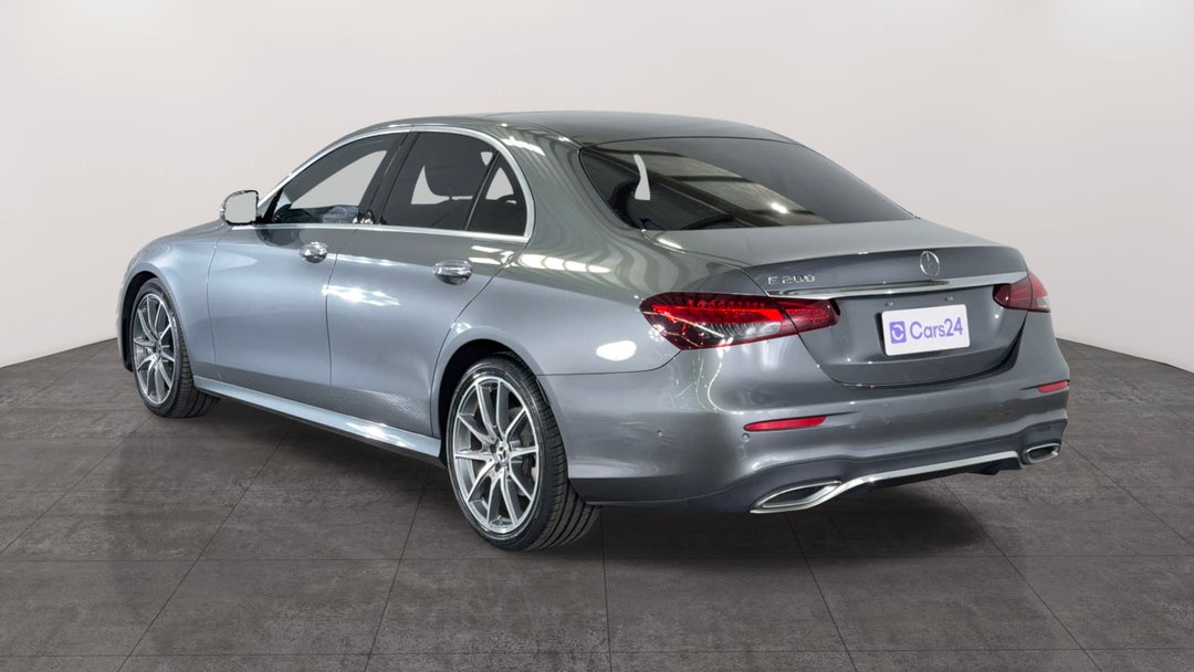 Left Back Diagonal (45- Degree) View