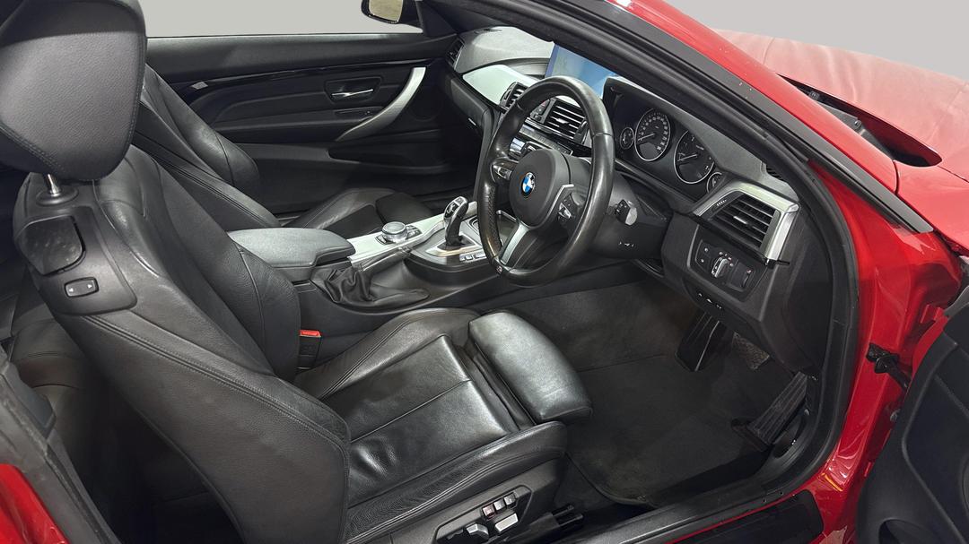 2017 BMW 4 20i M Sport, Automatic, 76757 km, Right Side Front Door Cabin View