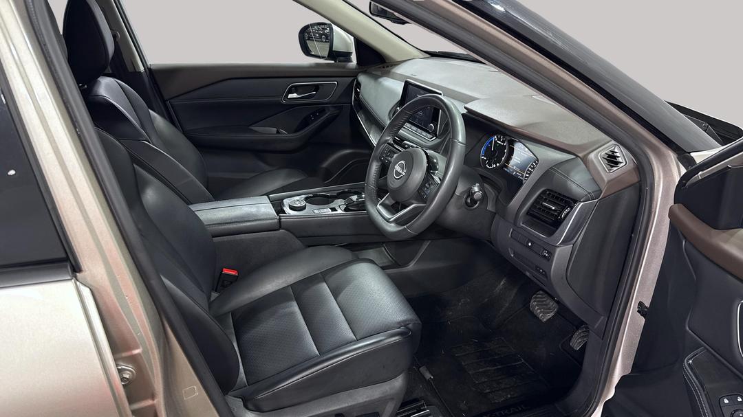 2024 Nissan X-trail St-l (4WD) E-power (hybrid), Automatic, 21884 km, Right Side Front Door Cabin View