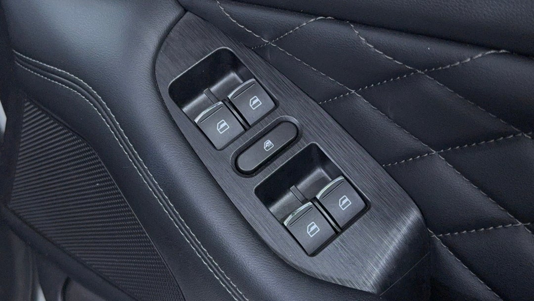 2021 GWM Ute Cannon-X (4x4), Automatic, 72365 km, Drivers Side Door Panel Controls