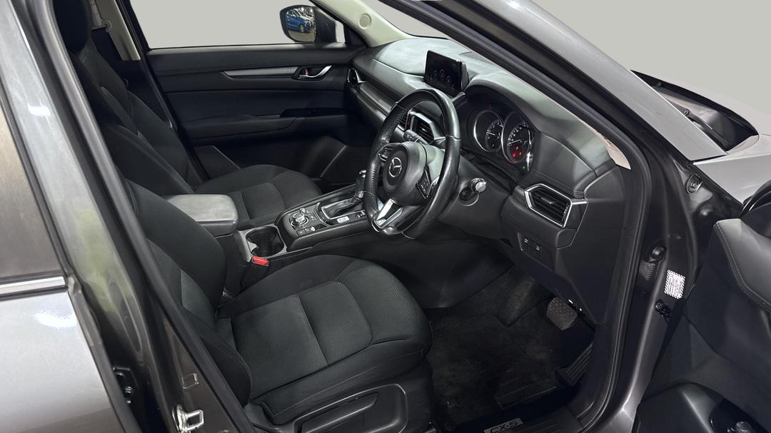 2018 Mazda CX-5 Maxx Sport (4x4), Automatic, 96625 km, Right Side Front Door Cabin View