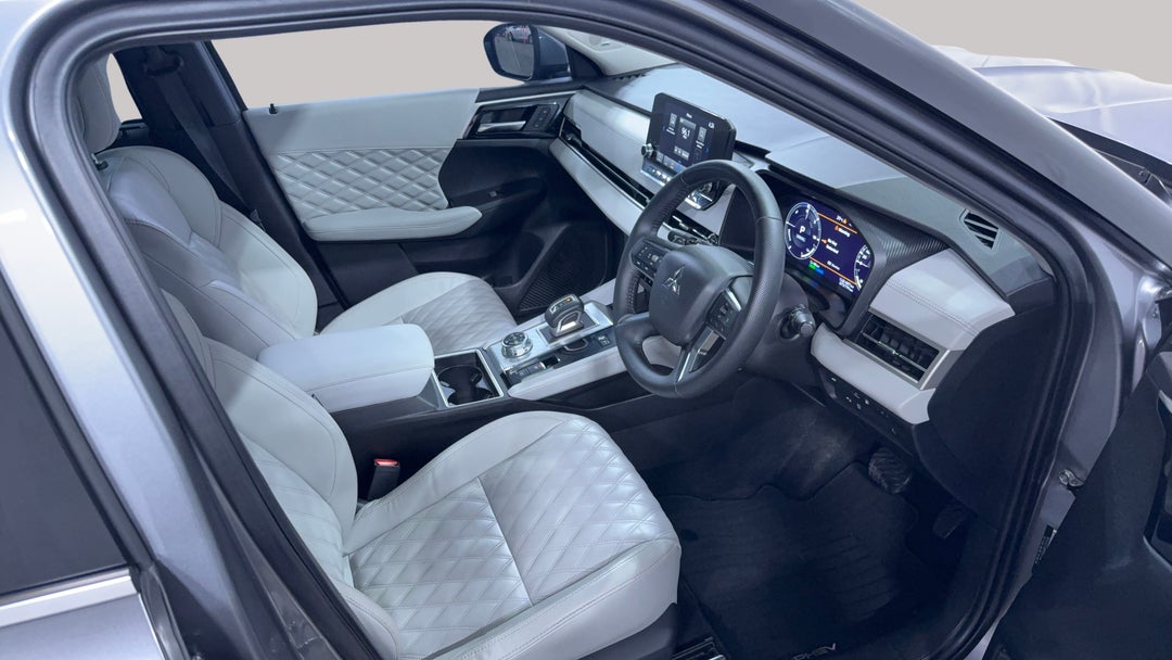 2023 Mitsubishi Outlander Phev Exceed 5+2 Seat (AWD), Automatic, 73779 km, Right Side Front Door Cabin View