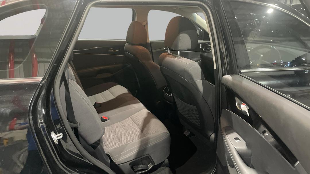 2019 Kia Sorento Si (4x2), Automatic, 113960 km, Right Side Rear Door Cabin View