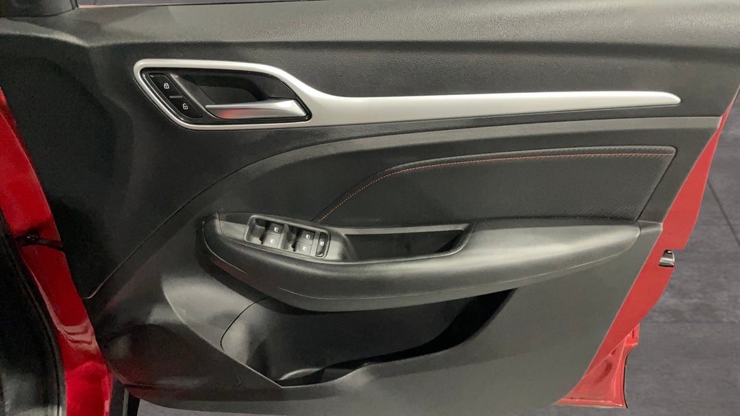 2021 MG Zst Core, Automatic, 18266 km, Speaker View