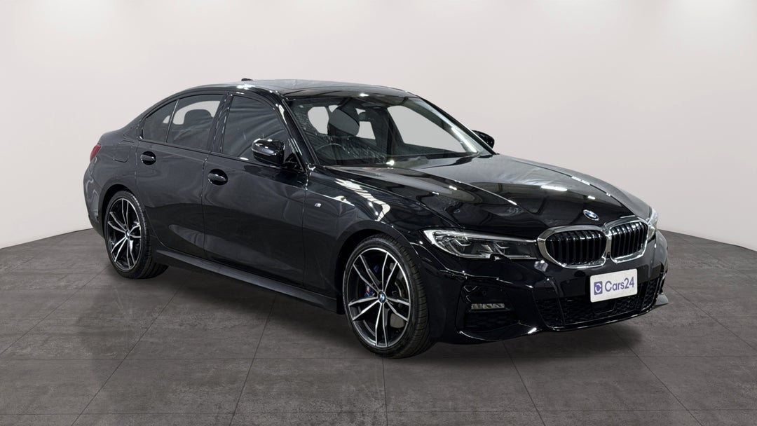 2021 BMW 3 30i M Sport, Automatic, 58055 km, Right Front Diagonal (45- Degree) View