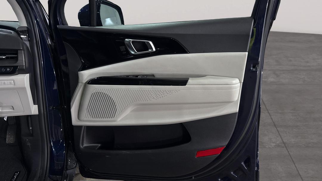 2023 Kia Carnival Special Edition, Automatic, 42096 km, Speaker View