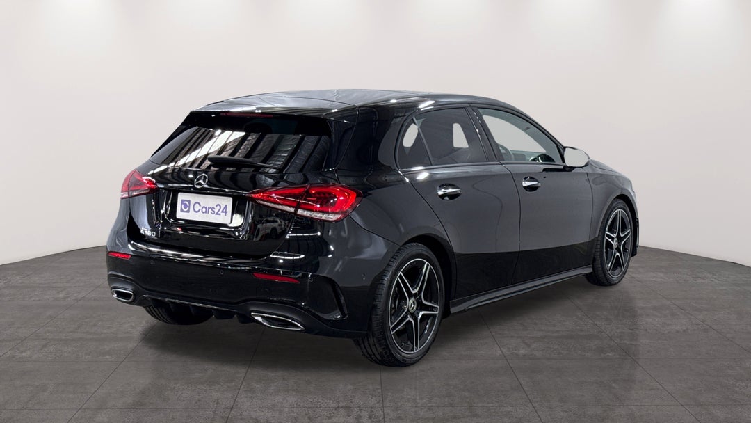 2022 Mercedes-benz A180 A180, Automatic, 18967 km, Right Back Diagonal (45- Degree) View