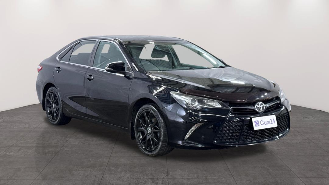 2017 Toyota Camry Rz S.e., Automatic, 134439 km, Right Front Diagonal (45- Degree) View