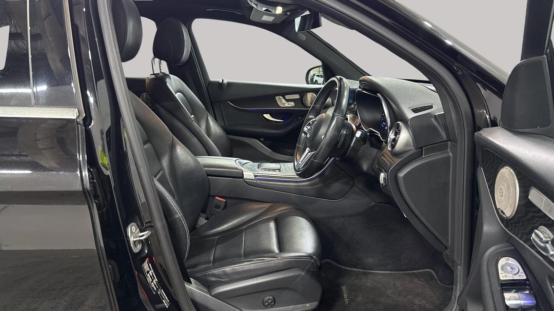 2020 Mercedes-benz GLC 300 4matic, Automatic, 78067 km, Right Side Front Door Cabin View