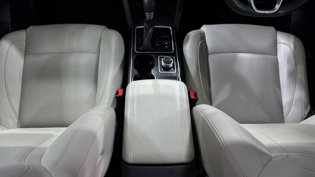 2023 Mahindra Xuv700 Ax7l, Automatic, 60220 km, Center Console