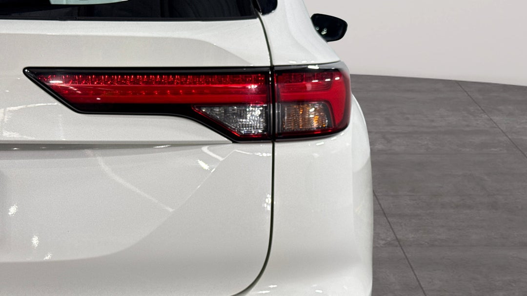 2023 Mitsubishi Outlander Es 7 Seat (2WD), Automatic, 52062 km, Badge (Boot Right Side)