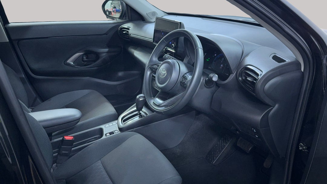 2024 Toyota Yaris Cross Gx Hybrid, Automatic, 47468 km, Right Side Front Door Cabin View