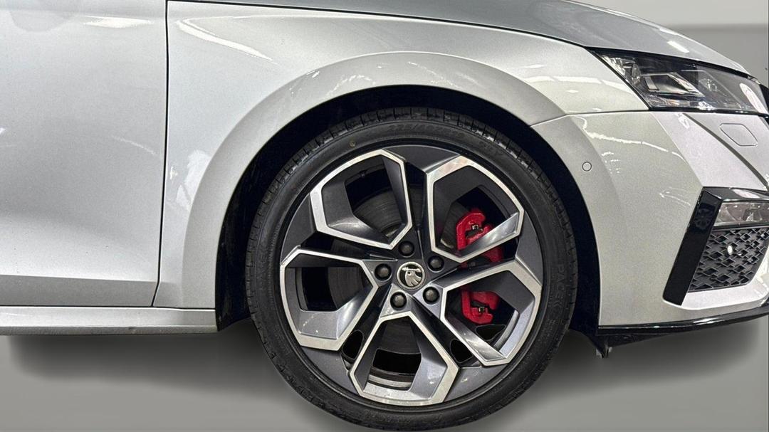 2020 SKODA Octavia Rs, Automatic, 114808 km, Right Front Wheel