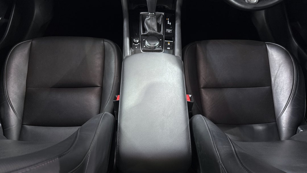 2022 Mazda 3 G25 Astina, Automatic, 26062 km, Center Console