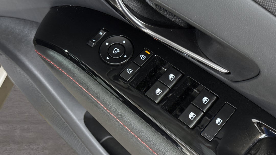 2025 Hyundai Tucson Premium N Line Hybrid (AWD), Automatic, 16163 km, Drivers Side Door Panel Controls