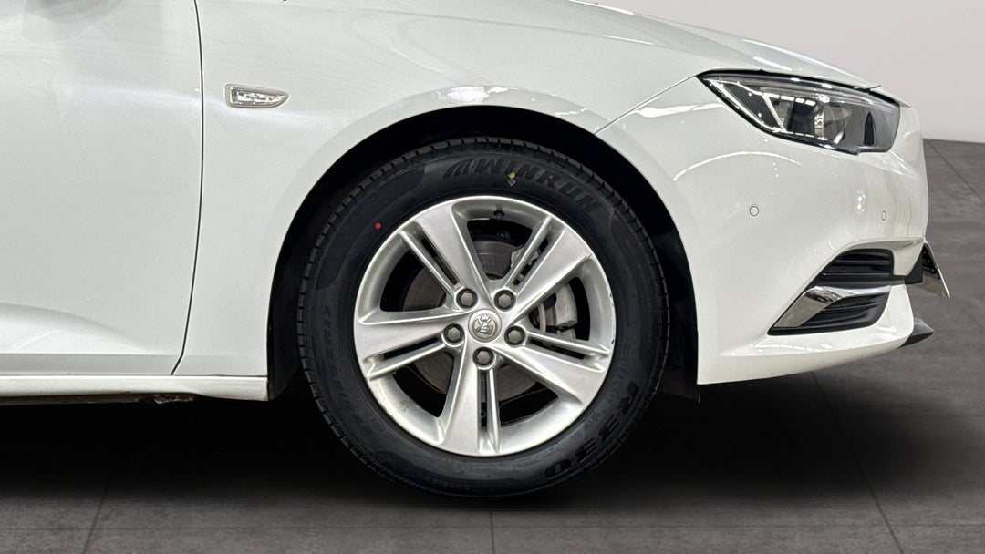 2017 Holden Commodore Lt, Automatic, 106446 km, Right Front Wheel