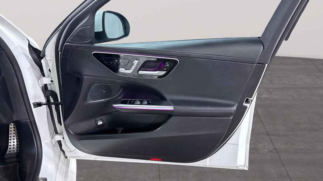 2022 Mercedes-benz C200 Mhev, Automatic, 21105 km, Speaker View