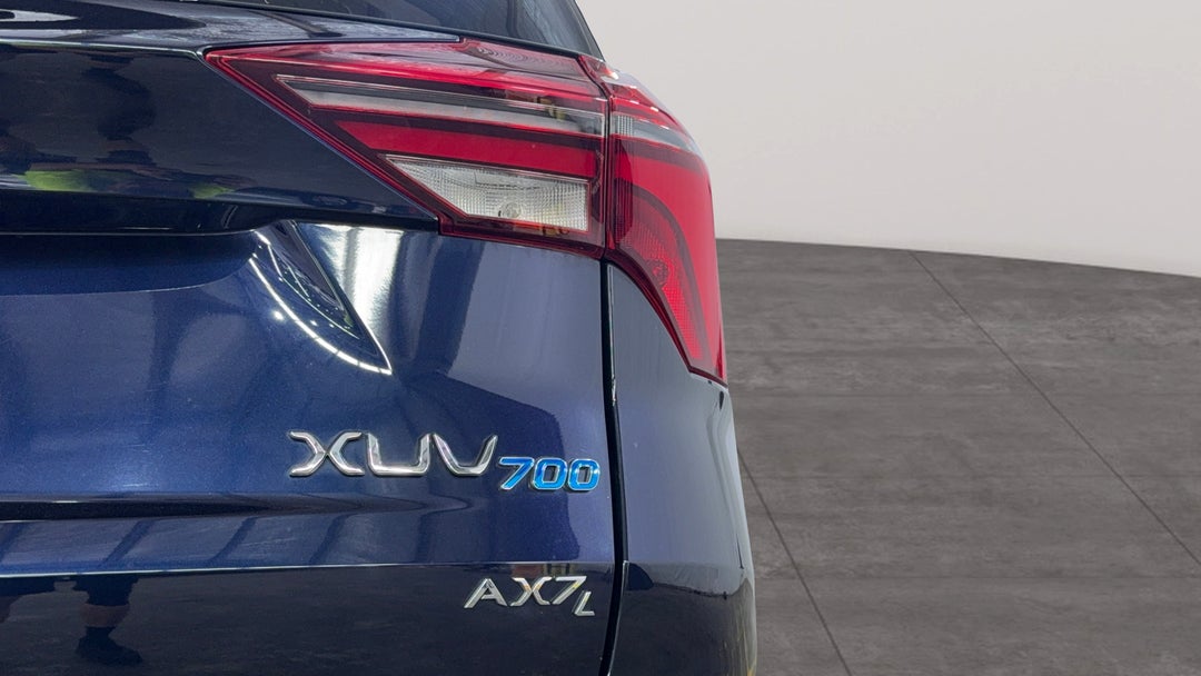 2023 Mahindra Xuv700 Ax7l, Automatic, 20601 km, Badge (Boot Right Side)