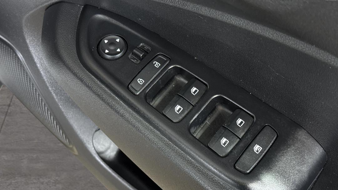2025 Hyundai Venue Venue, Automatic, 26493 km, Drivers Side Door Panel Controls