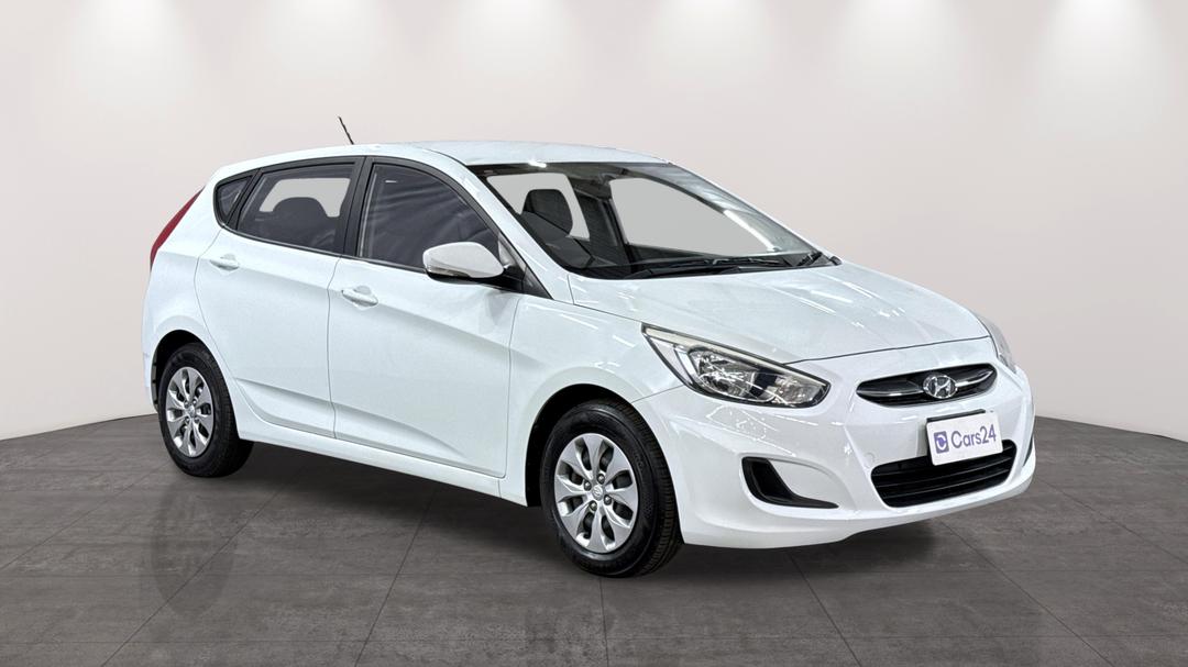 2016 Hyundai Accent Active, Automatic, 78551 km, Right Front Diagonal (45- Degree) View