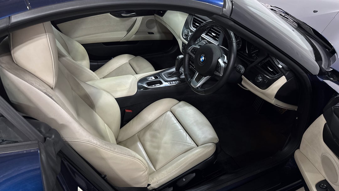 2011 BMW Z4 sDrive 23i, Automatic, 83315 km, Right Side Front Door Cabin View