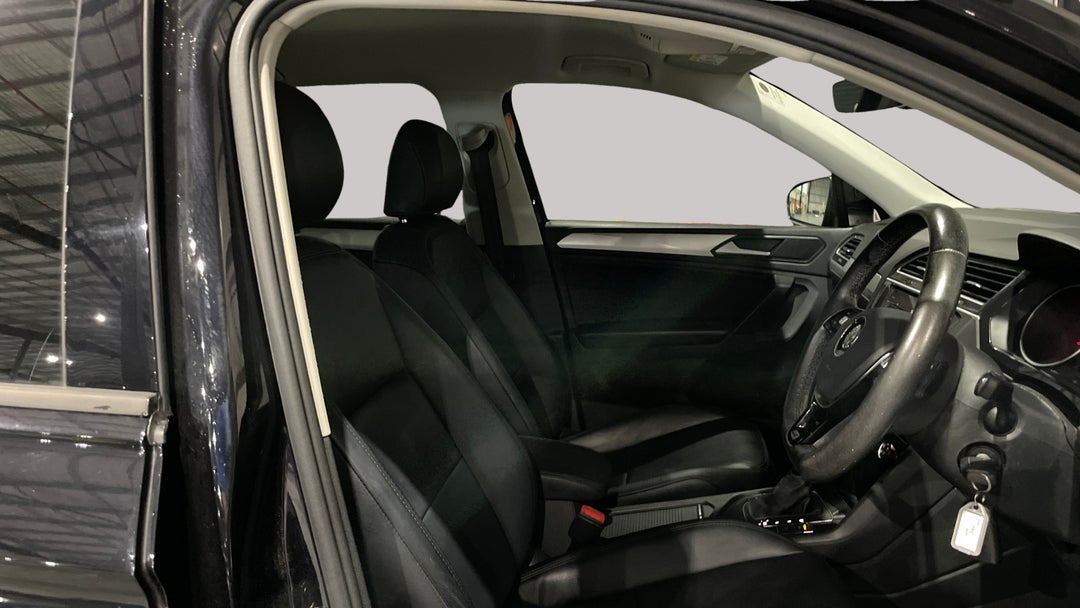 2020 Volkswagen Tiguan 110 Tsi Trendline, Automatic, 77266 km, Right Side Front Door Cabin View