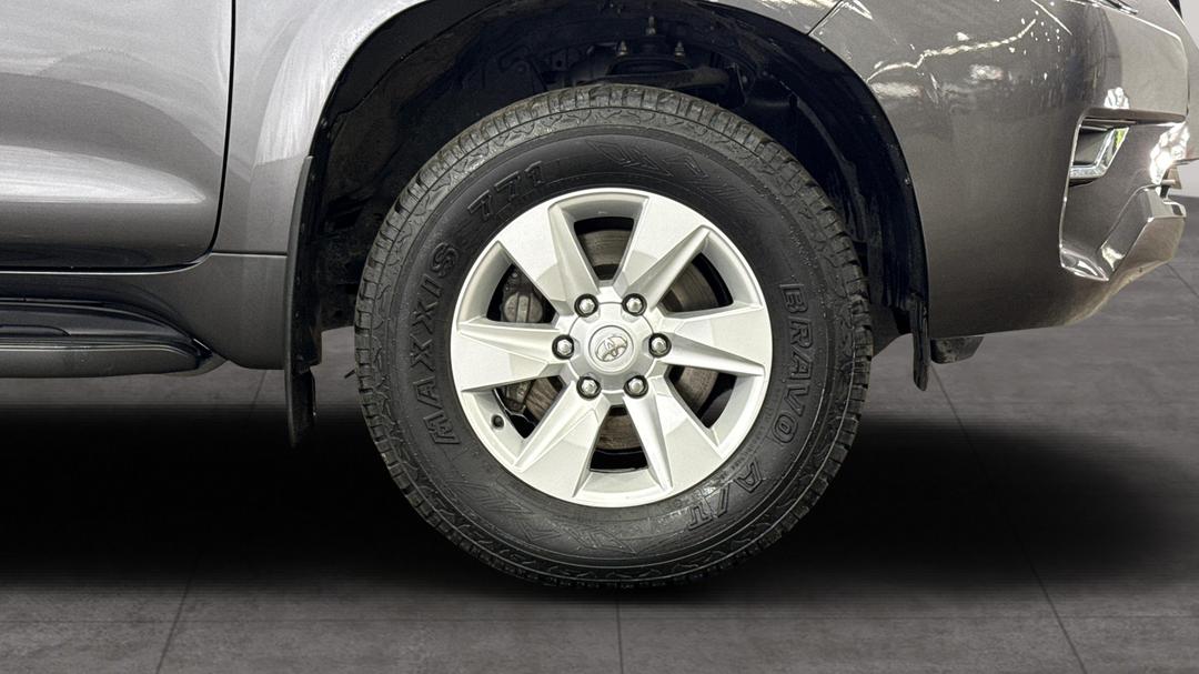 2023 Toyota Landcruiser Prado Gxl, Automatic, 61611 km, Right Front Wheel