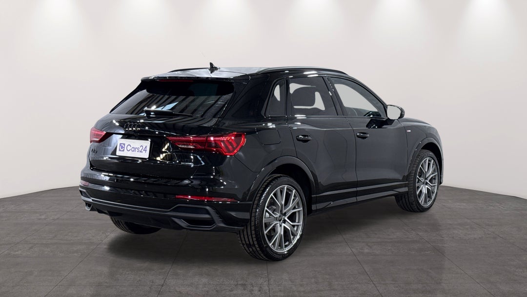 2025 Audi Q3 40 Tfsi Quattro S Line, Automatic, 10429 km, Right Back Diagonal (45- Degree) View