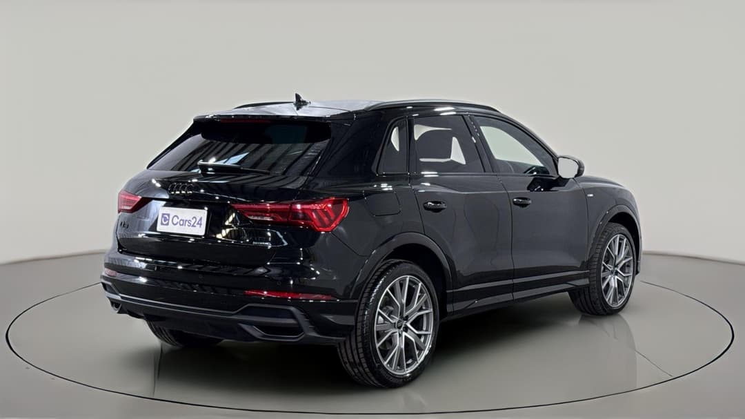 2025 Audi Q3 40 Tfsi Quattro S Line, Automatic, 10429 km, Right Back Diagonal (45- Degree) View