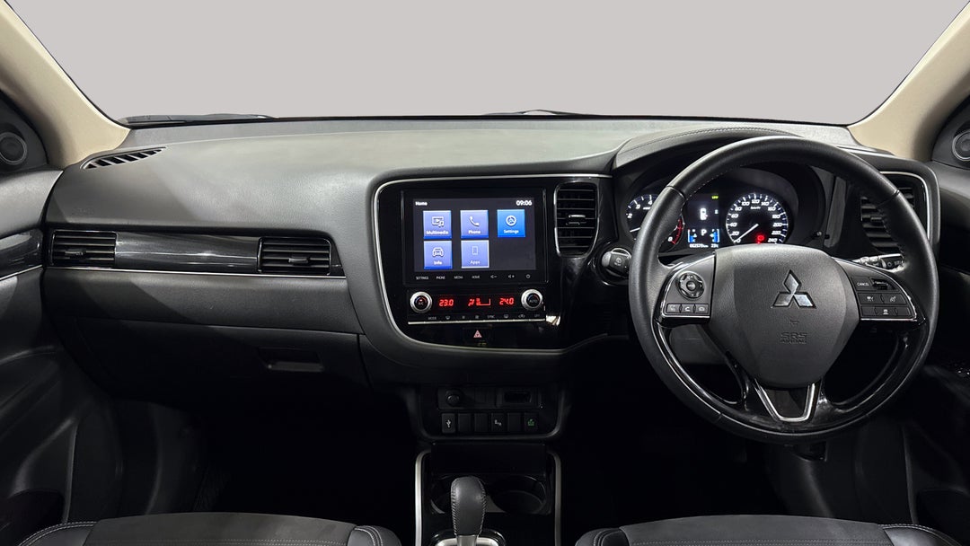 2020 Mitsubishi Outlander Ls 7 Seat (2WD), Automatic, 62579 km, Dashboard View