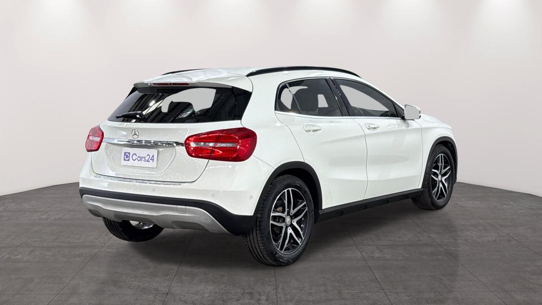 2016 Mercedes-benz GLA 180, Automatic, 90592 km, Right Back Diagonal (45- Degree) View