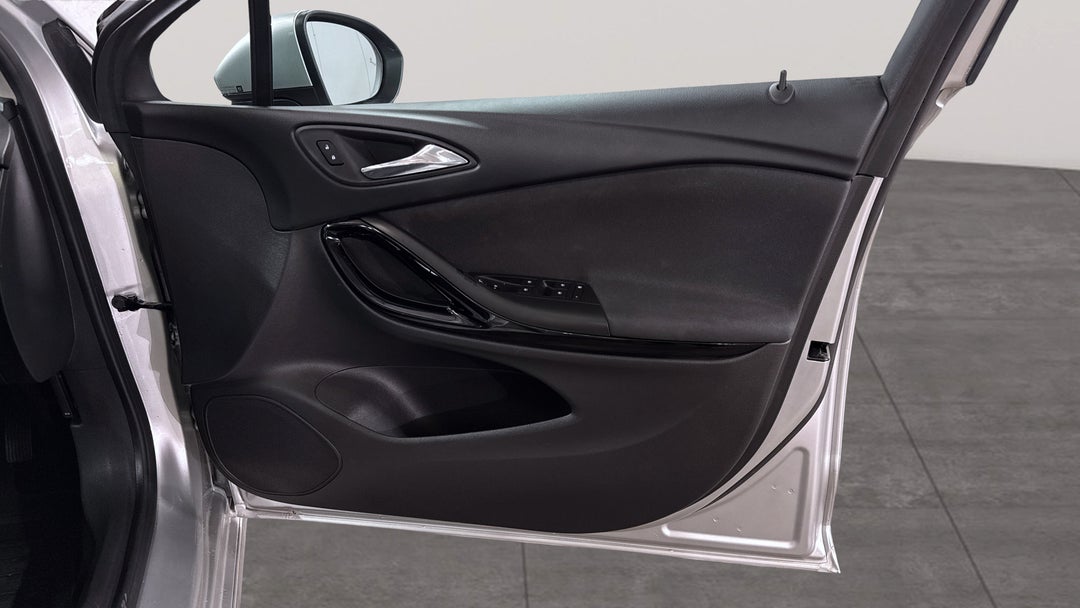 2018 Holden Astra Rs, Automatic, 31038 km, Speaker View