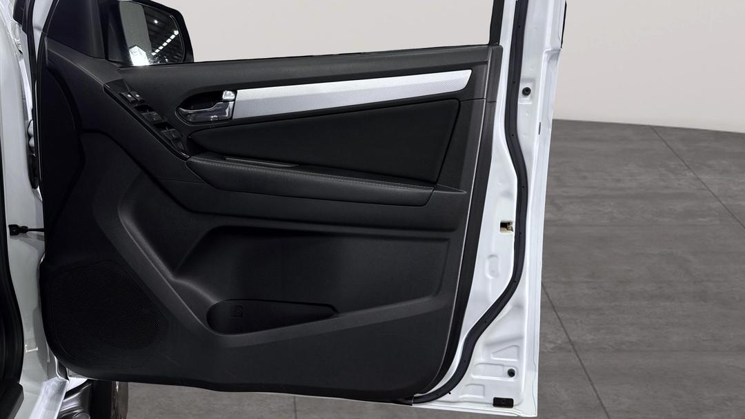 2017 Isuzu MU-X Ls-u (4x4), Automatic, 122650 km, Speaker View
