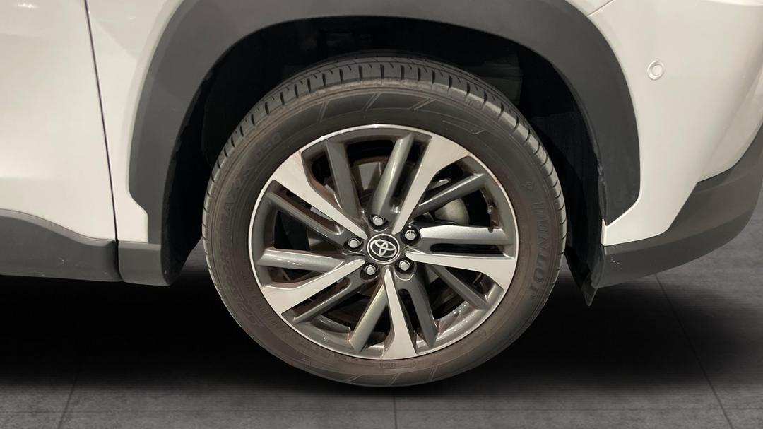 2024 Toyota Corolla Cross Atmos 2WD Hybrid, Automatic, 16977 km, Right Front Wheel