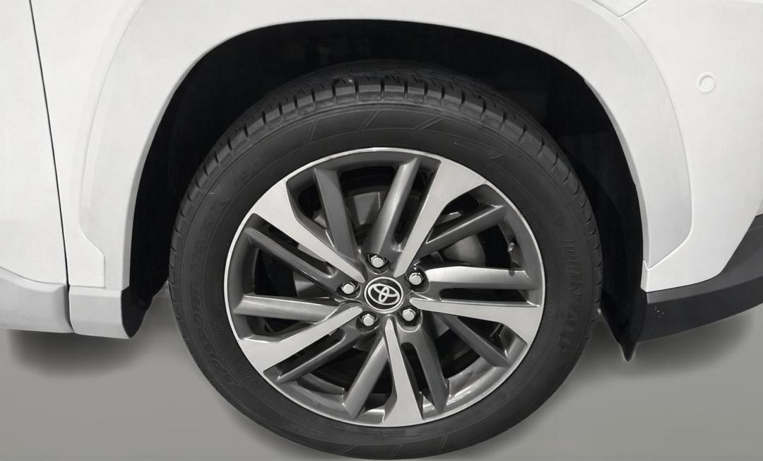 2024 Toyota Corolla Cross Atmos 2WD Hybrid, Automatic, 16977 km, Right Front Wheel