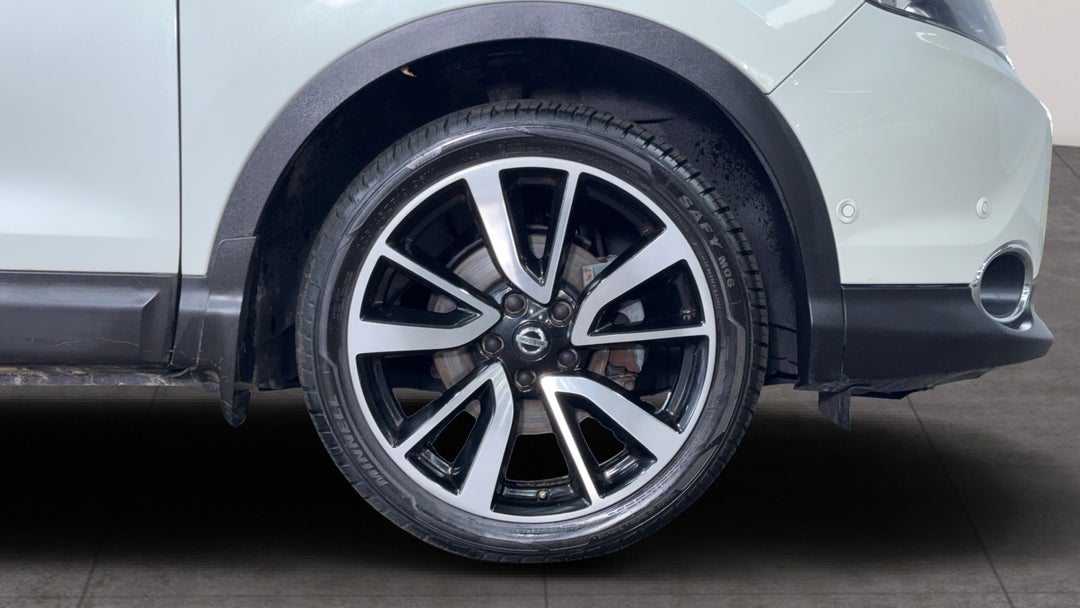 2016 Nissan Qashqai Ti, Automatic, 114532 km, Right Front Wheel